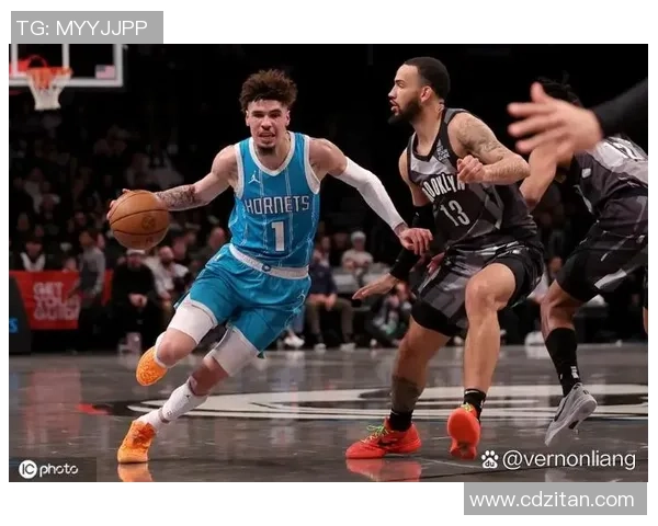 2018年NBA雷霆与篮网激战回顾球星表现与比赛亮点分析